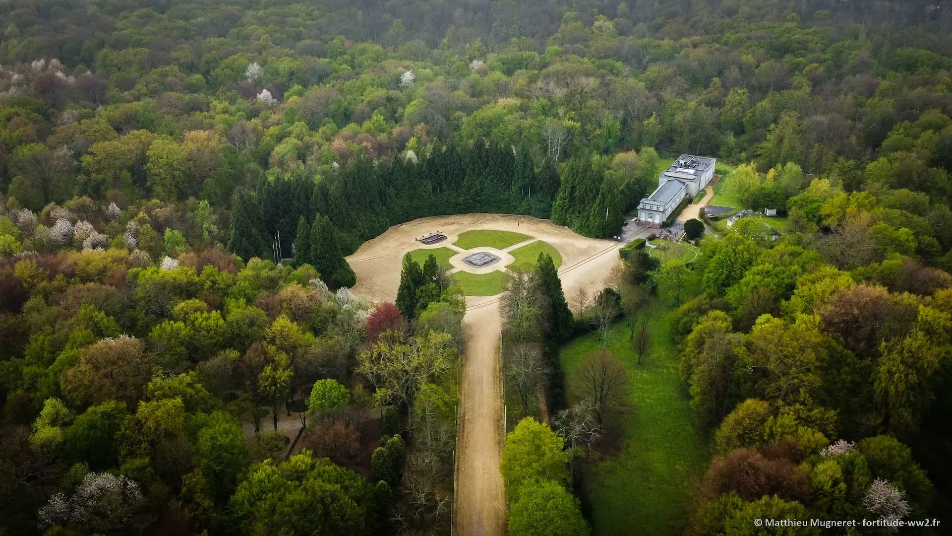 La Clairière de l'Armistice vue du ciel, au cœur de la forêt de Compiègne