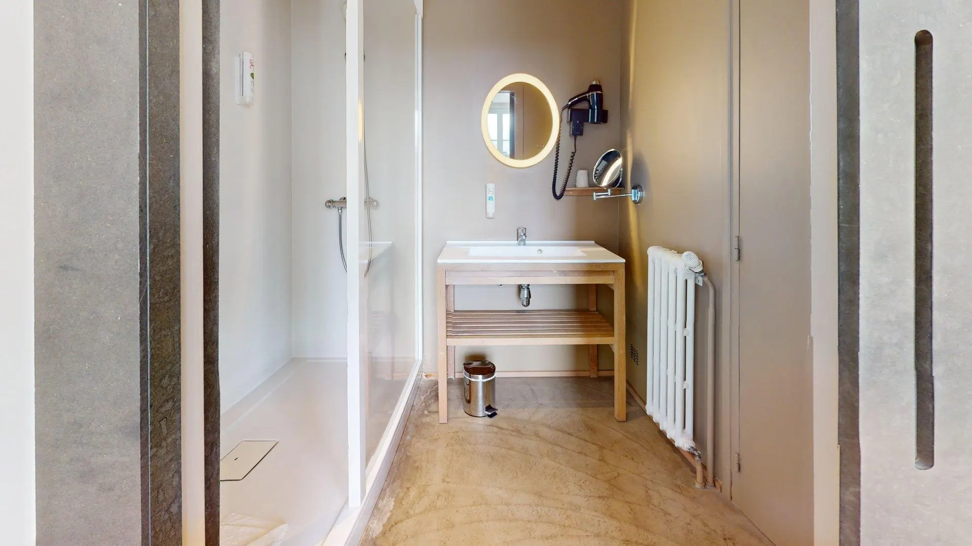 Salle de bains de la chambre Double, douche